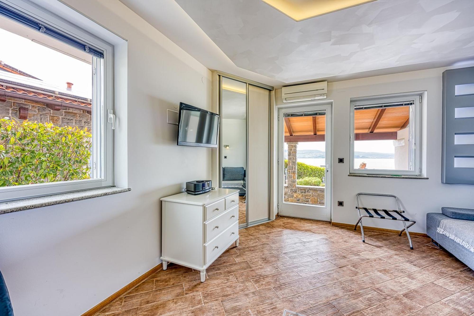 Debeli Rtic Apartments Ankaran Exteriör bild